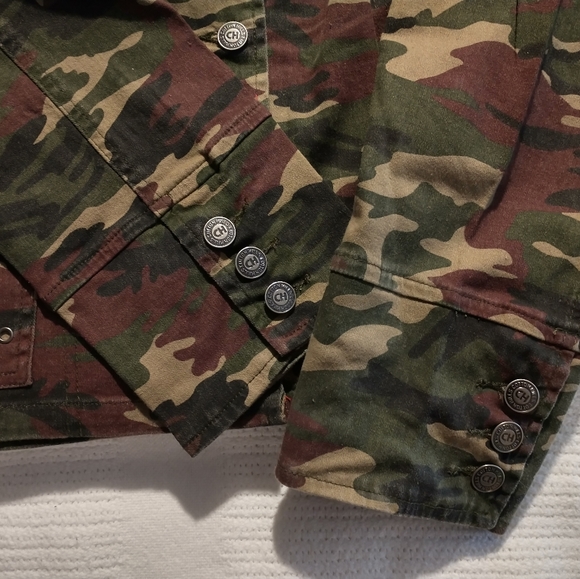 Cotton Hills Ladies Embroidered Camo Stretch Jacket - Picture 6 of 14